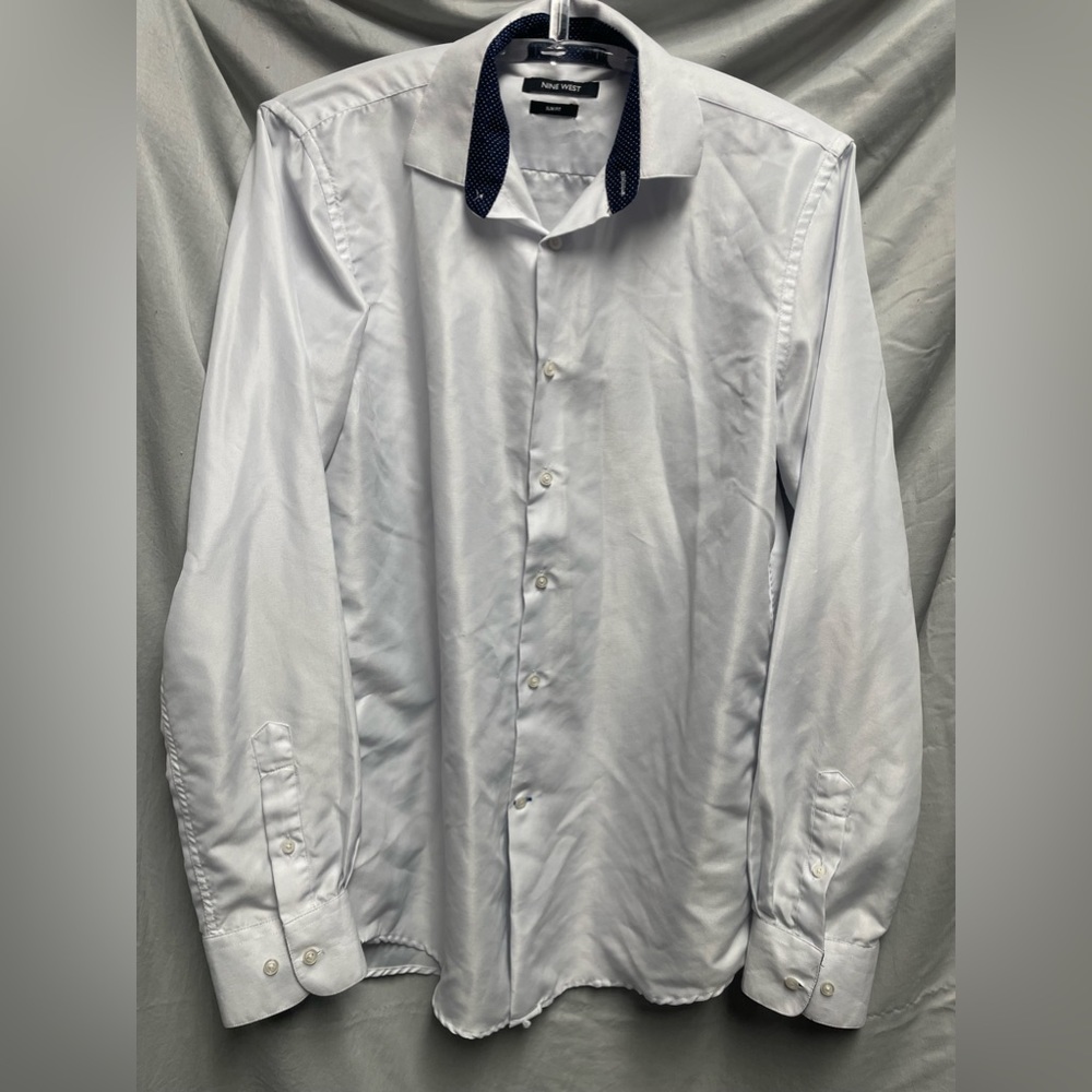 🔴Medium white Nine West slim fit button up